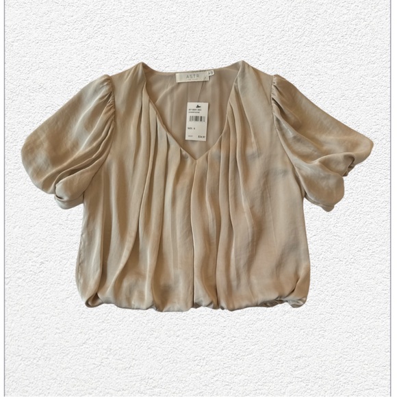 NWT ASTR The Label Bubble Hem Short Sleeve Top In Champagne Size: Small - Picture 8 of 11